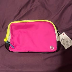 Lululemon everywhere belt bag